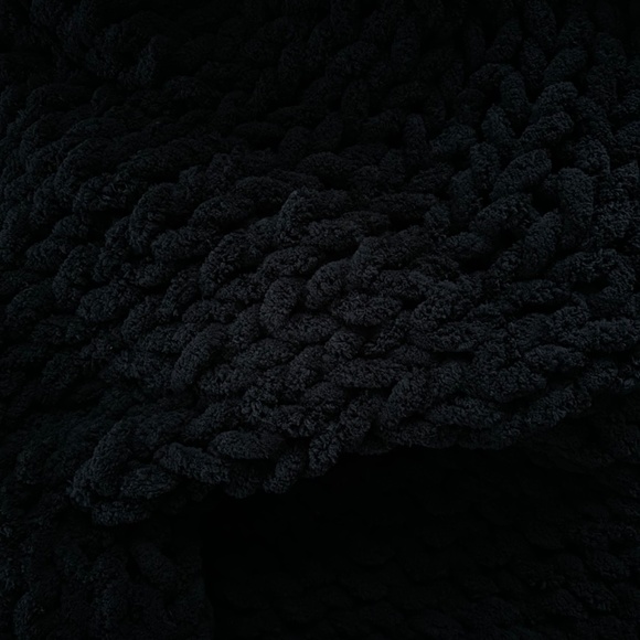 HANDMADE KNIT BLANKET🧶 - Picture 3 of 4